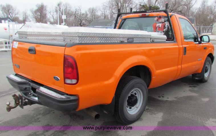 image for item B7083 2003 Ford F250 XL pickup truck
