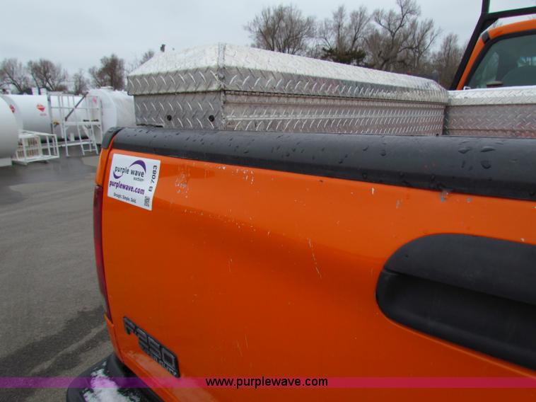 image for item B7083 2003 Ford F250 XL pickup truck