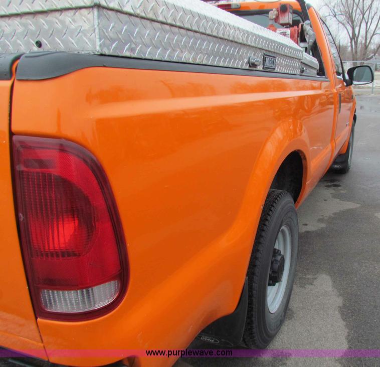 image for item B7083 2003 Ford F250 XL pickup truck