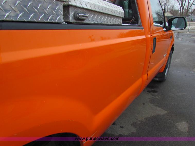 image for item B7083 2003 Ford F250 XL pickup truck