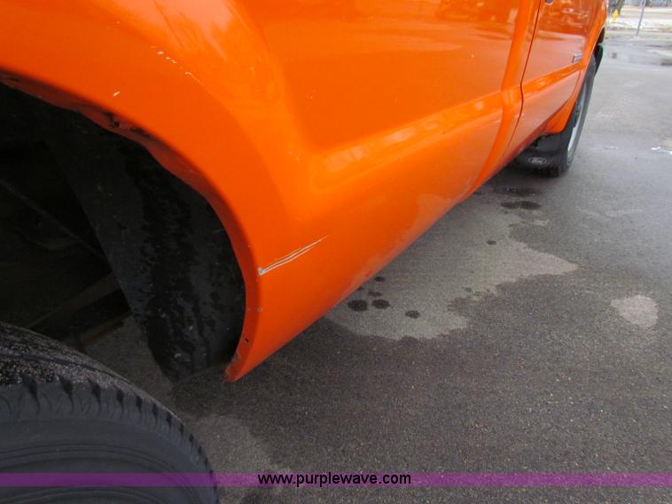 image for item B7083 2003 Ford F250 XL pickup truck