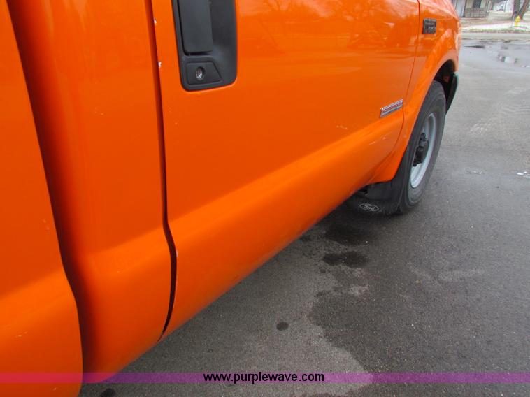 image for item B7083 2003 Ford F250 XL pickup truck