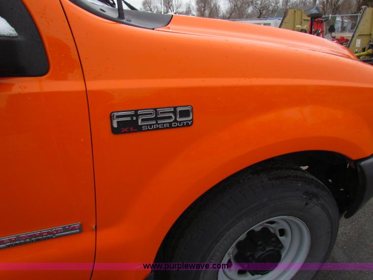 image for item B7083 2003 Ford F250 XL pickup truck