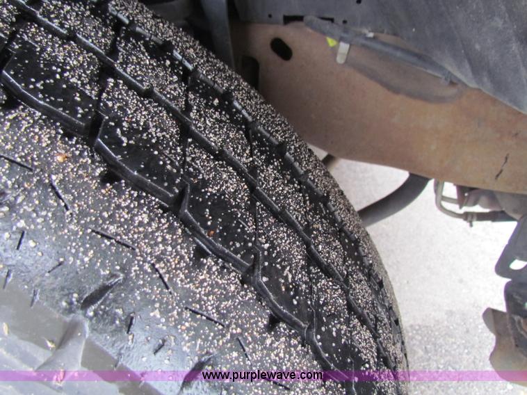 image for item B7083 2003 Ford F250 XL pickup truck