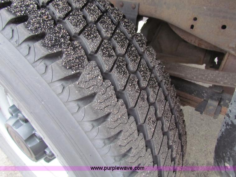 image for item B7083 2003 Ford F250 XL pickup truck