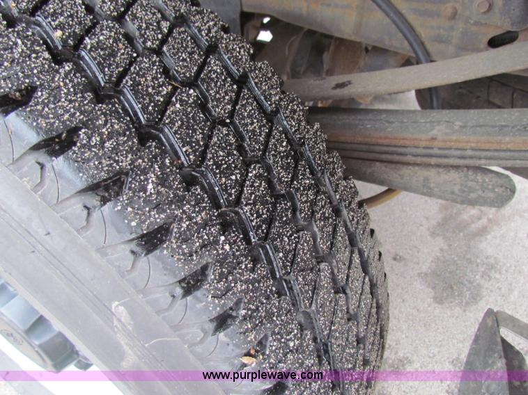 image for item B7083 2003 Ford F250 XL pickup truck