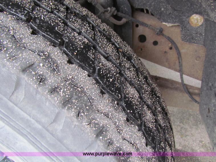 image for item B7083 2003 Ford F250 XL pickup truck