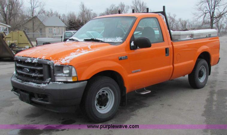 image for item B7084 2003 Ford F250 XL pickup truck