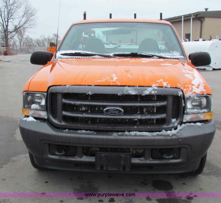 image for item B7084 2003 Ford F250 XL pickup truck