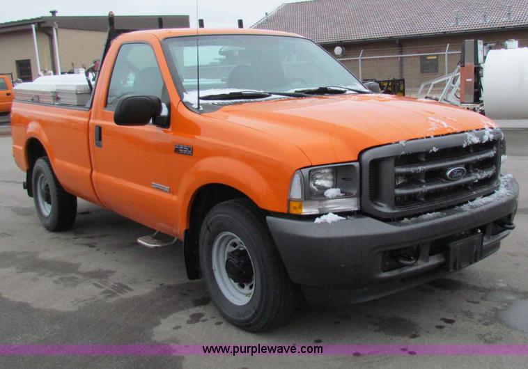 image for item B7084 2003 Ford F250 XL pickup truck