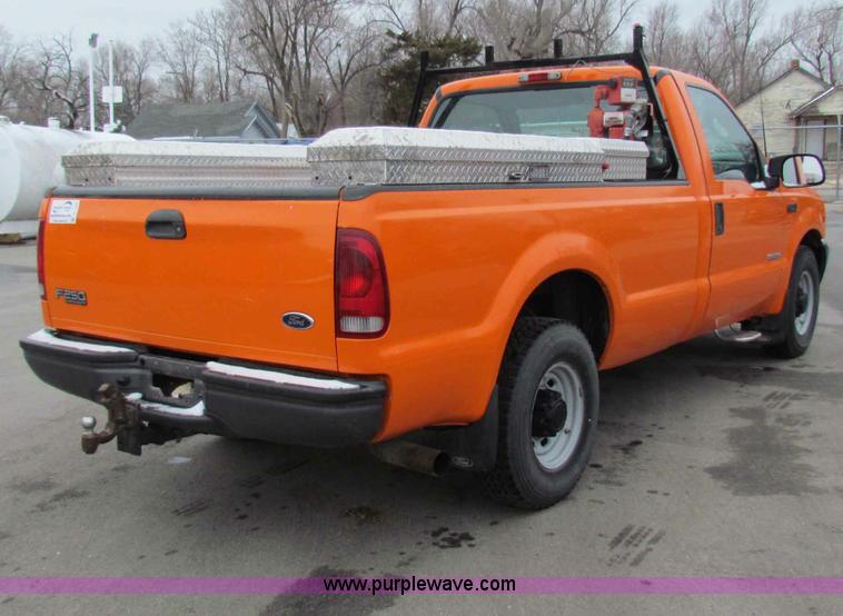 image for item B7084 2003 Ford F250 XL pickup truck