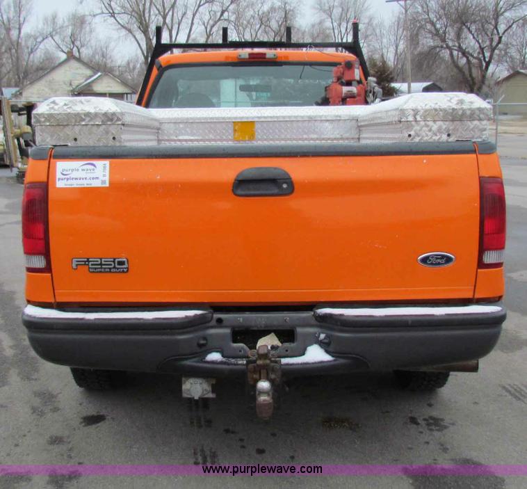 image for item B7084 2003 Ford F250 XL pickup truck