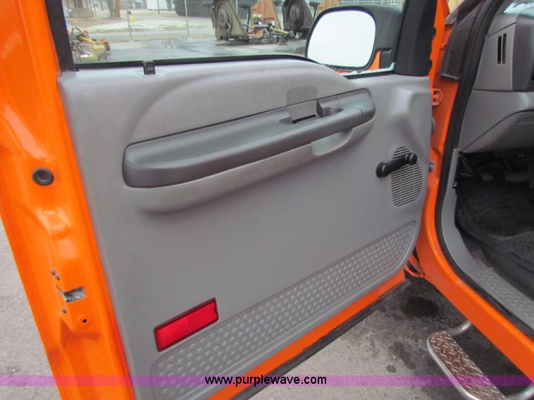 image for item B7084 2003 Ford F250 XL pickup truck