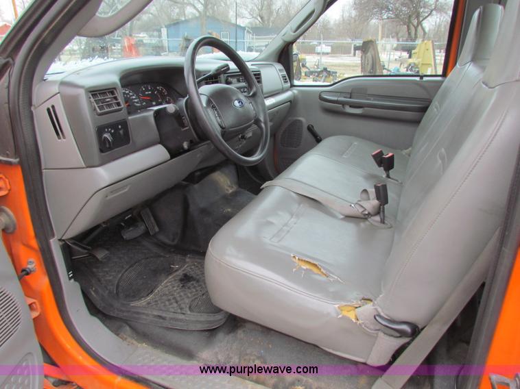 image for item B7084 2003 Ford F250 XL pickup truck