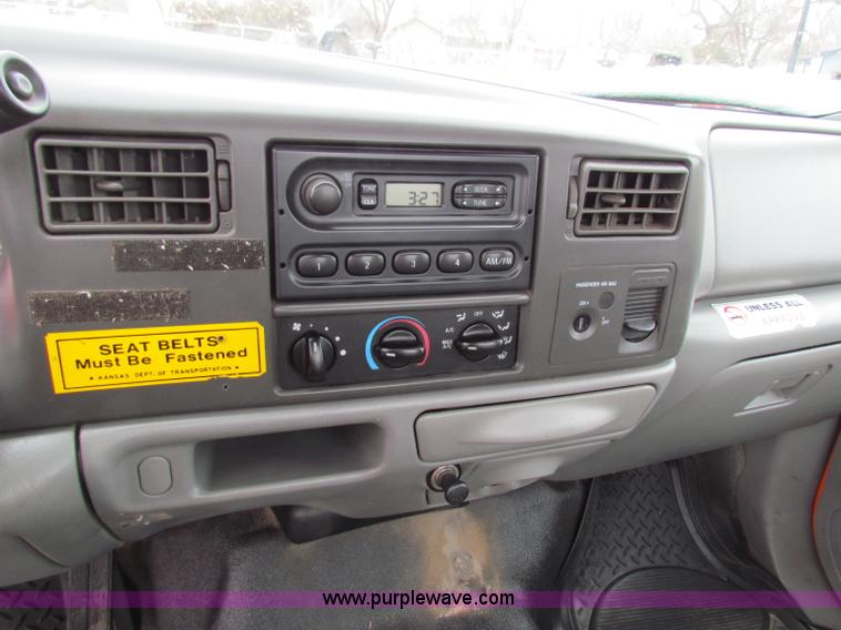 image for item B7084 2003 Ford F250 XL pickup truck