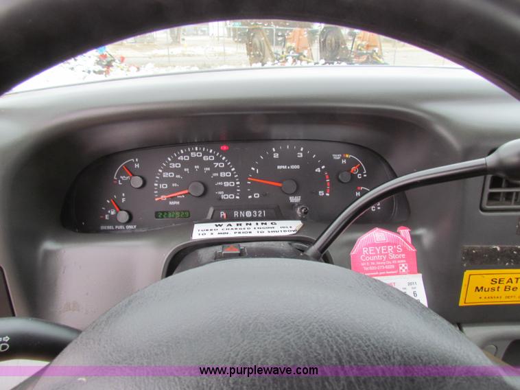 image for item B7084 2003 Ford F250 XL pickup truck