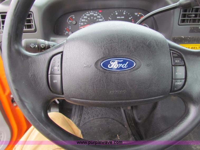 image for item B7084 2003 Ford F250 XL pickup truck