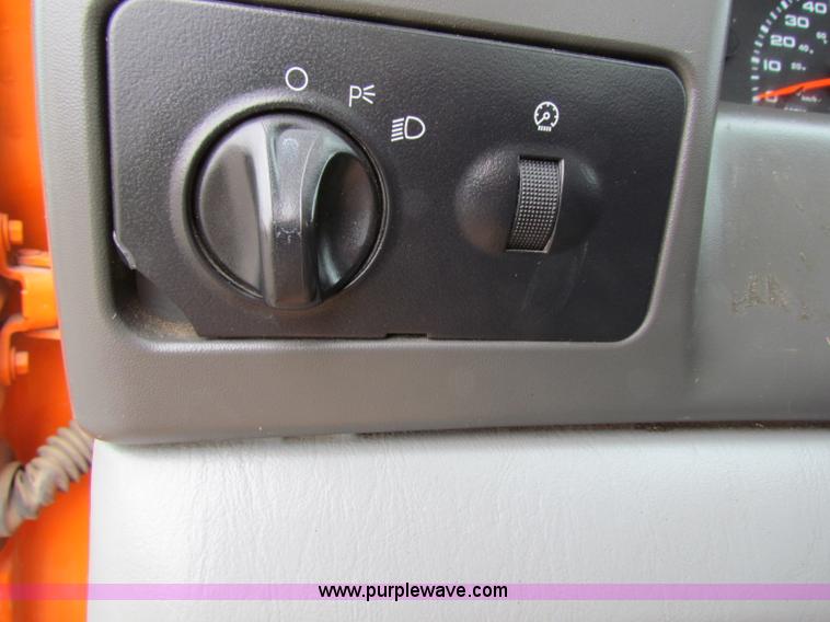 image for item B7084 2003 Ford F250 XL pickup truck