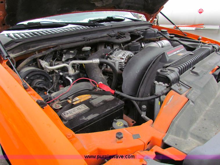 image for item B7084 2003 Ford F250 XL pickup truck