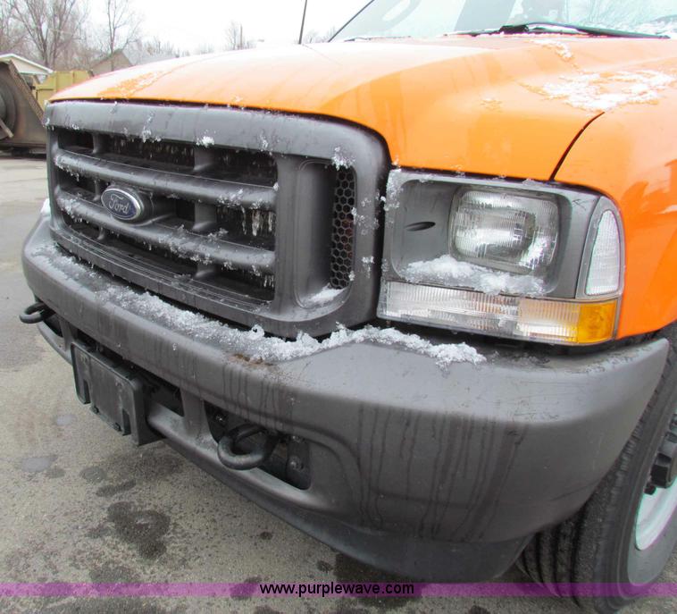 image for item B7084 2003 Ford F250 XL pickup truck