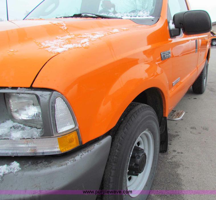 image for item B7084 2003 Ford F250 XL pickup truck