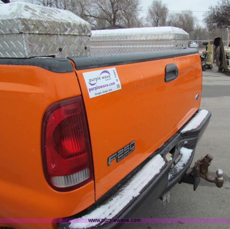 image for item B7084 2003 Ford F250 XL pickup truck