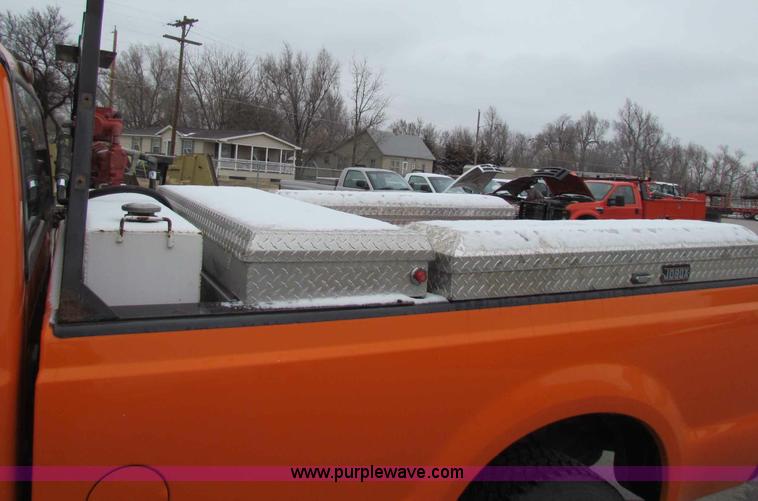 image for item B7084 2003 Ford F250 XL pickup truck