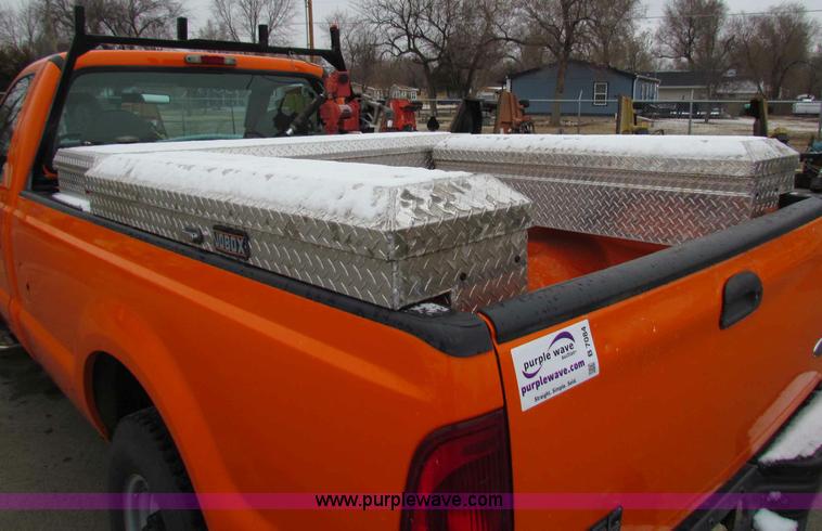 image for item B7084 2003 Ford F250 XL pickup truck