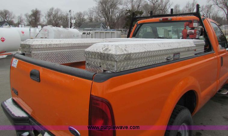 image for item B7084 2003 Ford F250 XL pickup truck