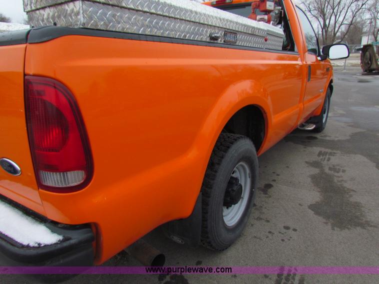 image for item B7084 2003 Ford F250 XL pickup truck