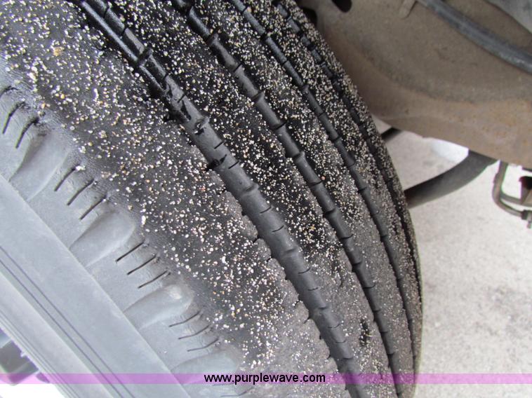 image for item B7084 2003 Ford F250 XL pickup truck