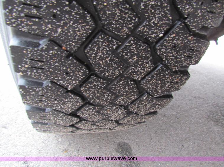 image for item B7084 2003 Ford F250 XL pickup truck