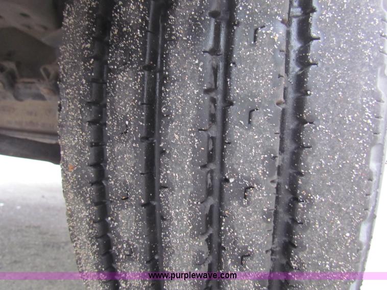 image for item B7084 2003 Ford F250 XL pickup truck