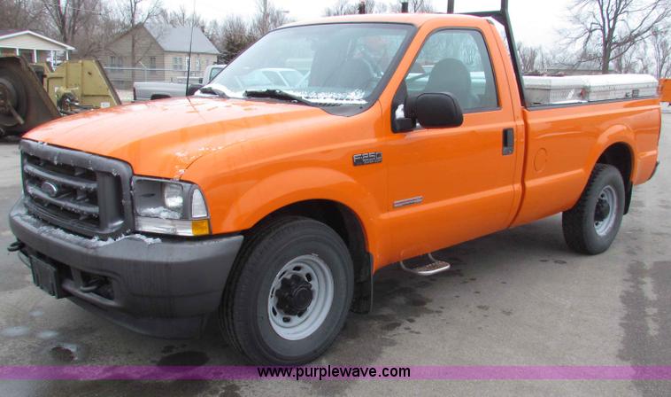 image for item B7084 2003 Ford F250 XL pickup truck