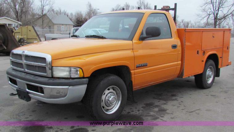image for item B7085 2001 Dodge Ram 2500 pickup truck