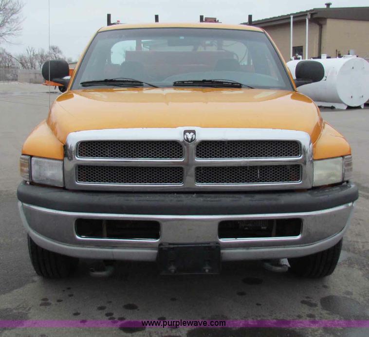 image for item B7085 2001 Dodge Ram 2500 pickup truck