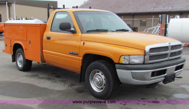 image for item B7085 2001 Dodge Ram 2500 pickup truck
