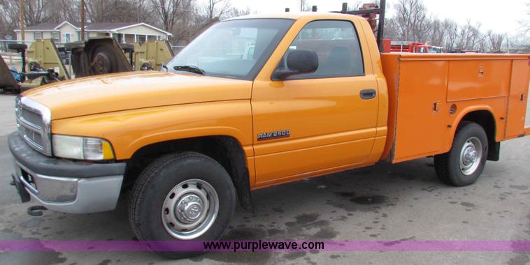 image for item B7085 2001 Dodge Ram 2500 pickup truck