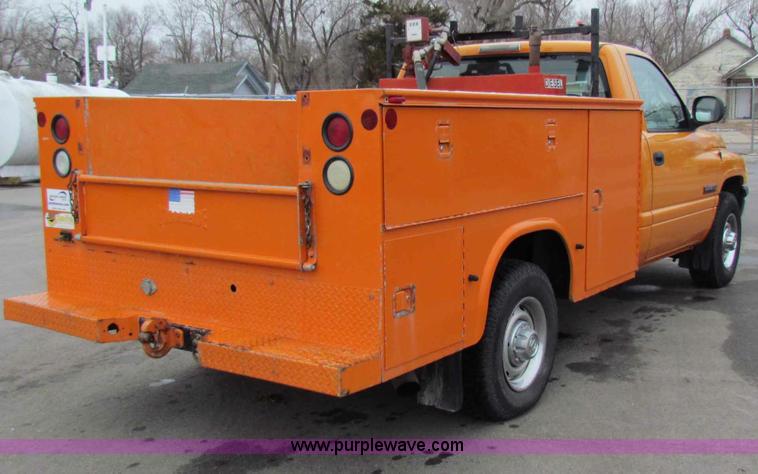 image for item B7085 2001 Dodge Ram 2500 pickup truck