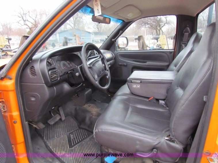 image for item B7085 2001 Dodge Ram 2500 pickup truck