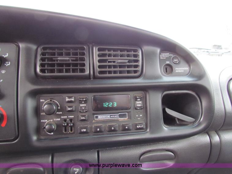 image for item B7085 2001 Dodge Ram 2500 pickup truck