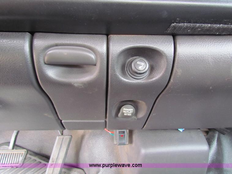 image for item B7085 2001 Dodge Ram 2500 pickup truck