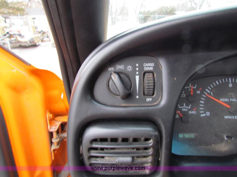 image for item B7085 2001 Dodge Ram 2500 pickup truck