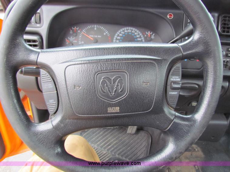 image for item B7085 2001 Dodge Ram 2500 pickup truck