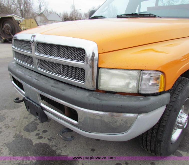 image for item B7085 2001 Dodge Ram 2500 pickup truck