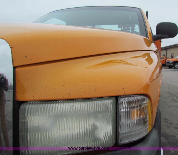 image for item B7085 2001 Dodge Ram 2500 pickup truck