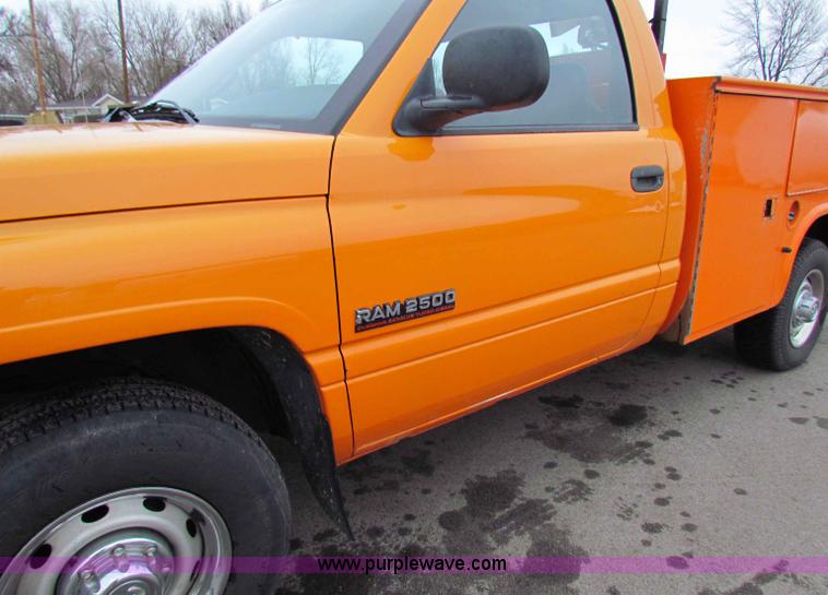 image for item B7085 2001 Dodge Ram 2500 pickup truck