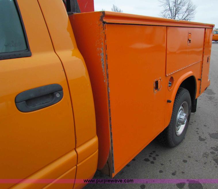 image for item B7085 2001 Dodge Ram 2500 pickup truck