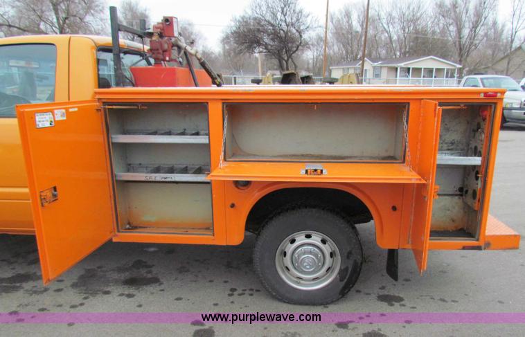 image for item B7085 2001 Dodge Ram 2500 pickup truck