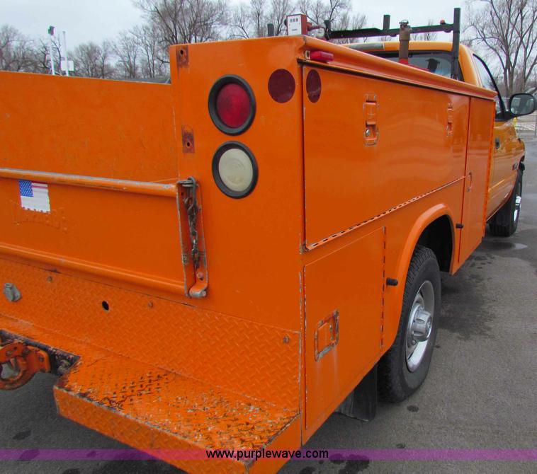 image for item B7085 2001 Dodge Ram 2500 pickup truck